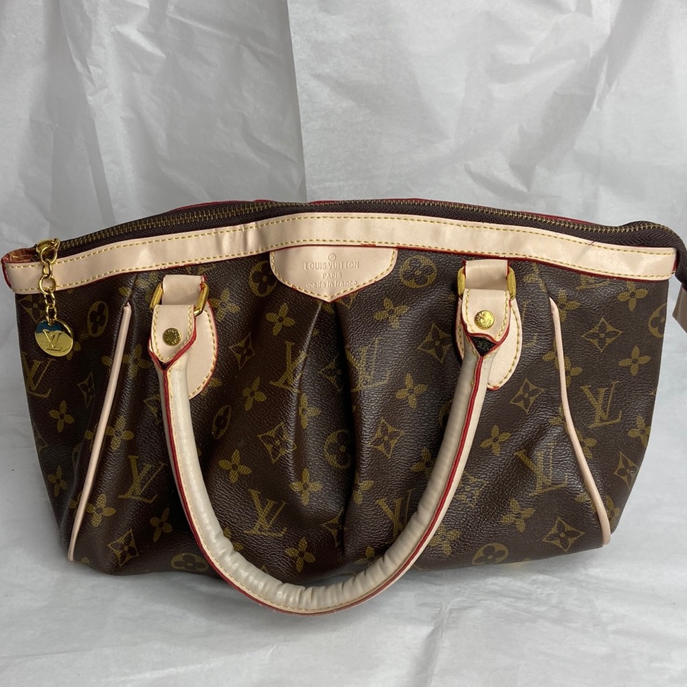 Vinyl Brown and gold bag 9 x 11 1/2 x 5 1/2 shoulder bag good condition